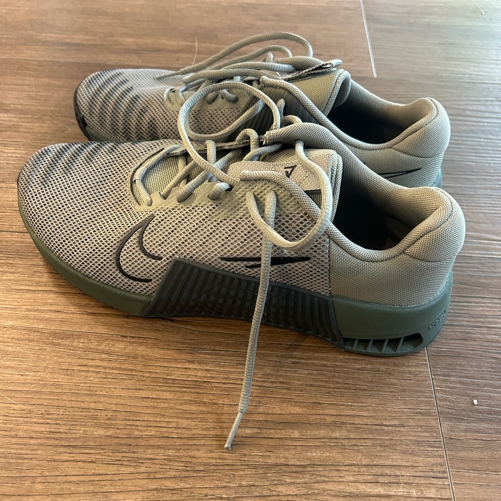 Nike Men's Olive and Black Metcon 9 Weightlifting Shoes